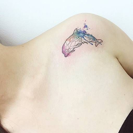 tatuaje de delfin con lineas Imagenes de Tatuajes de Delfines