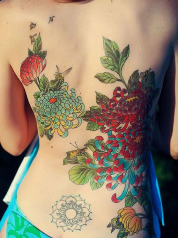 Los 50 Mejores Tatuajes en la Espalda baja para Mujeres
