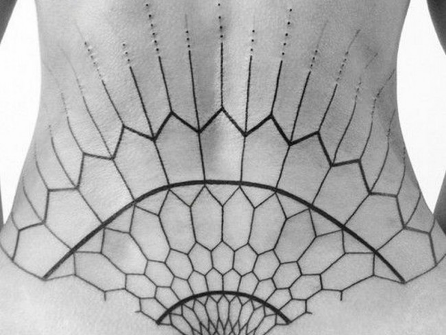 Los 50 Mejores Tatuajes en la Espalda baja para Mujeres
