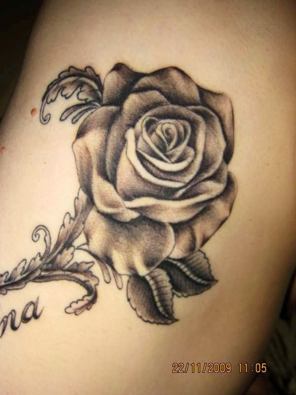 imagenes de tatuajes de rosas en blanco y negro 17 Tatuajes de Flores o Rosas