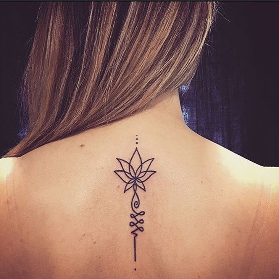 20 Pequeños y Adorables Tatuajes de Flores para Mujeres