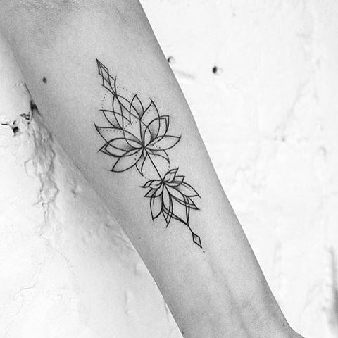 tatuajes pequenos de flores 2 Tatuajes de Flores o Rosas