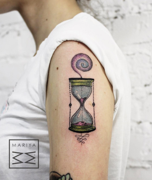 40 Asombrosos Tatuajes de Reloj de Arena y su Significado